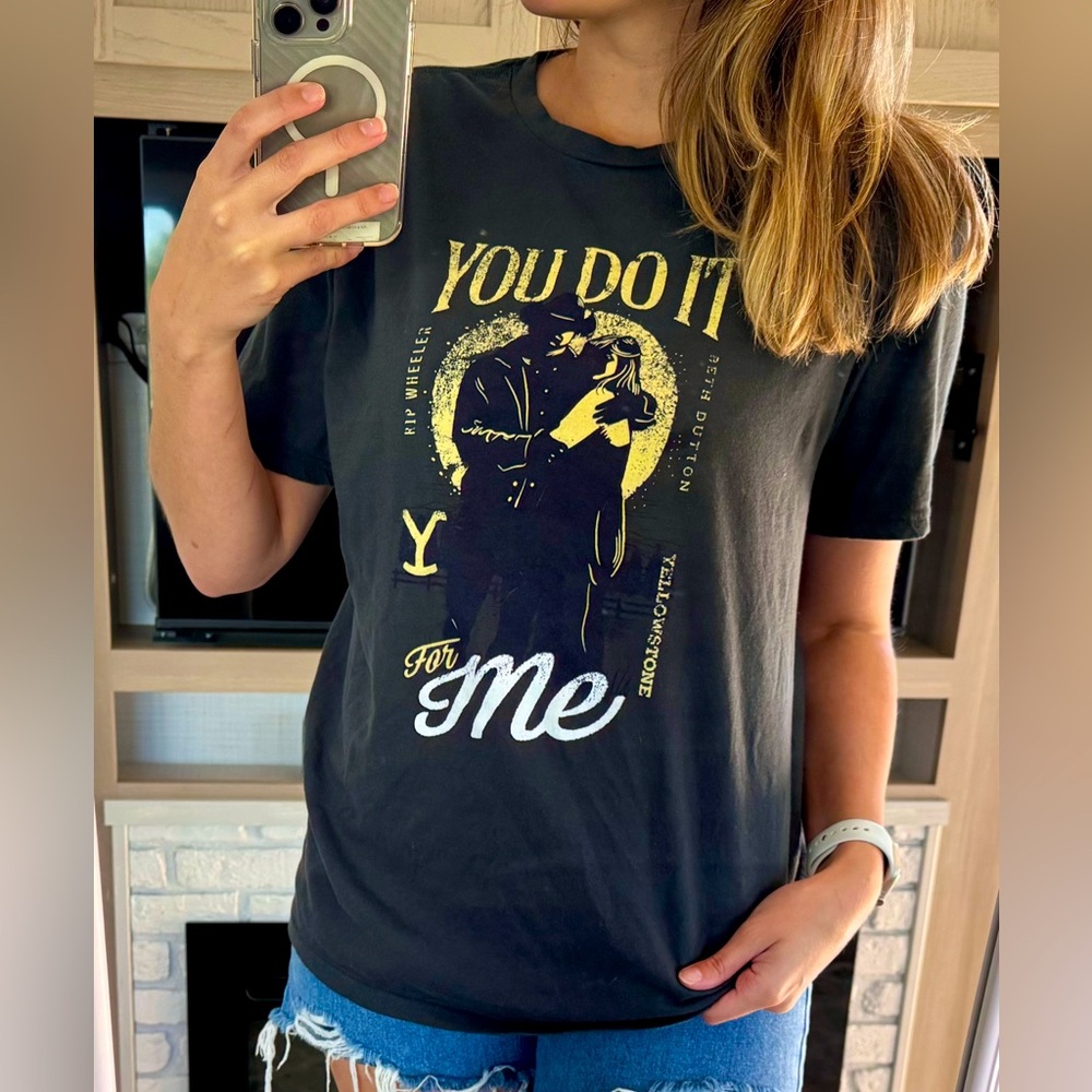 Yellowstone Men’s T-Shirt | Size Large